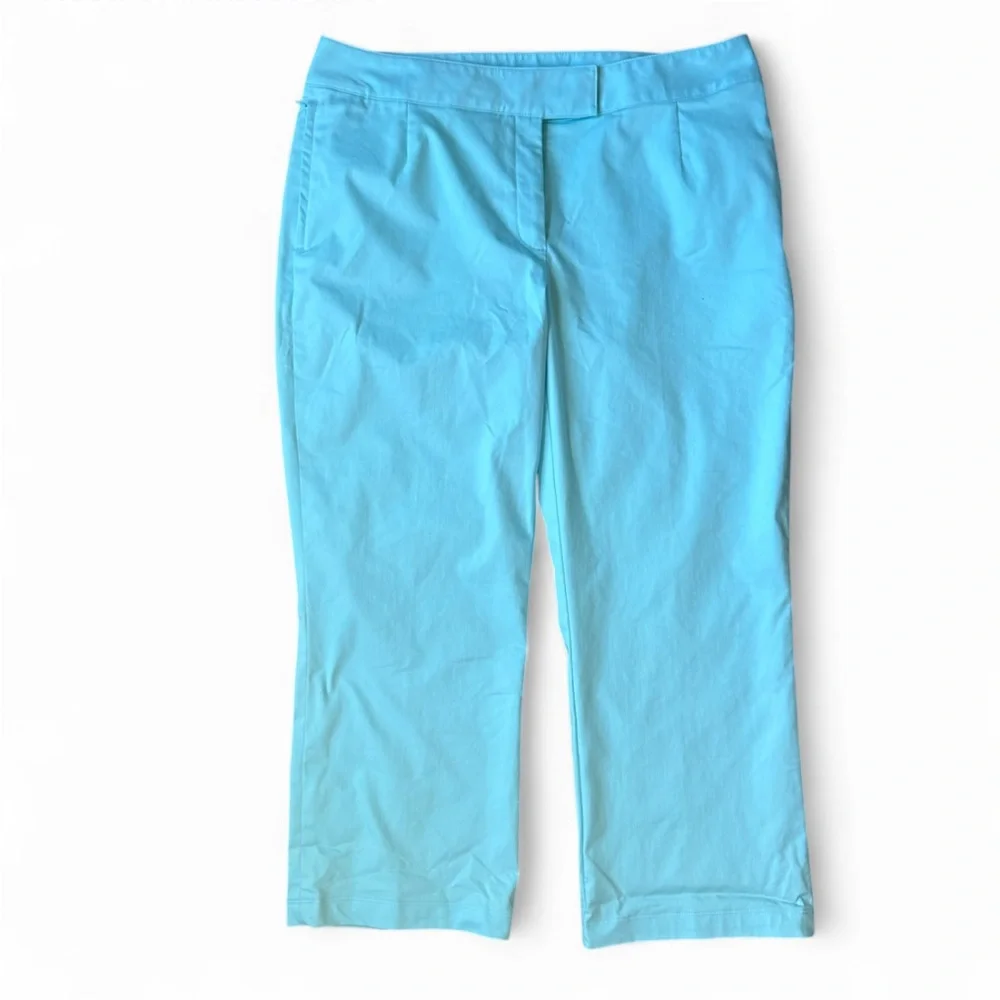 Nike Golf NWOT Aqua Blue Capri Pants - Size 12